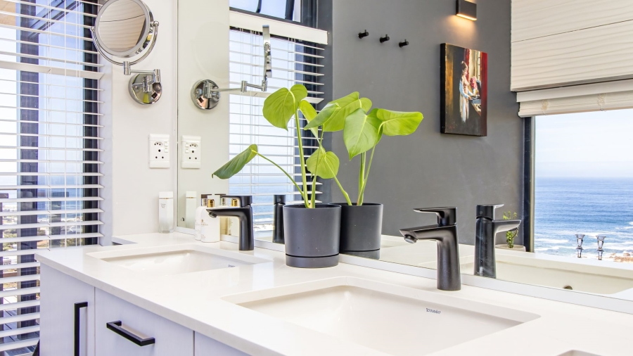 3 Bedroom Property for Sale in Rooi Els Western Cape